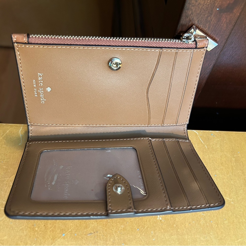 Kate Spade Small Slim bifold Leila Wallet in Pebbled Leather - Picture 3 of 8